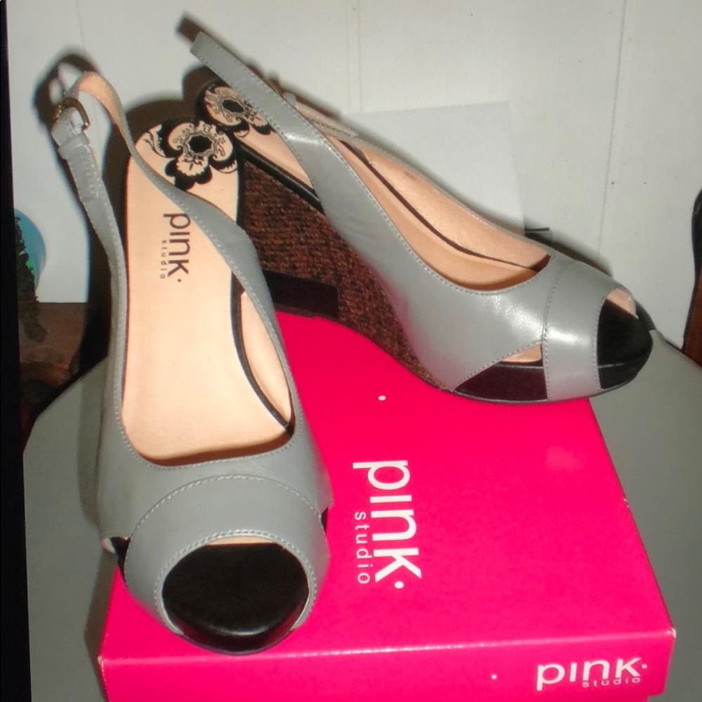 NIB PInk studio size 10 platform sling back gray